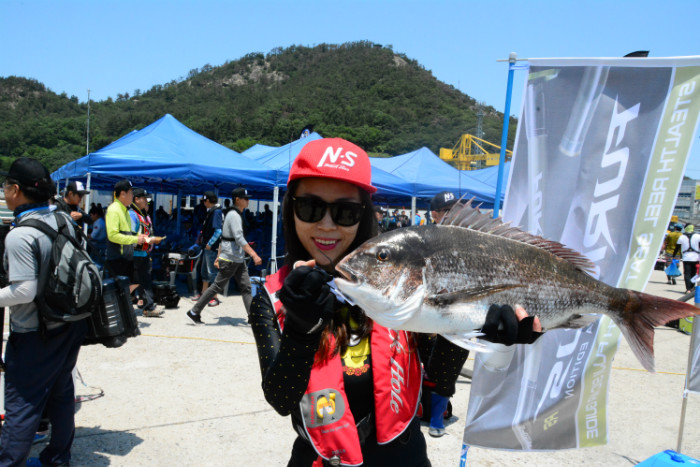 참돔 5위 김윤미 2140g DSC_7546.JPG